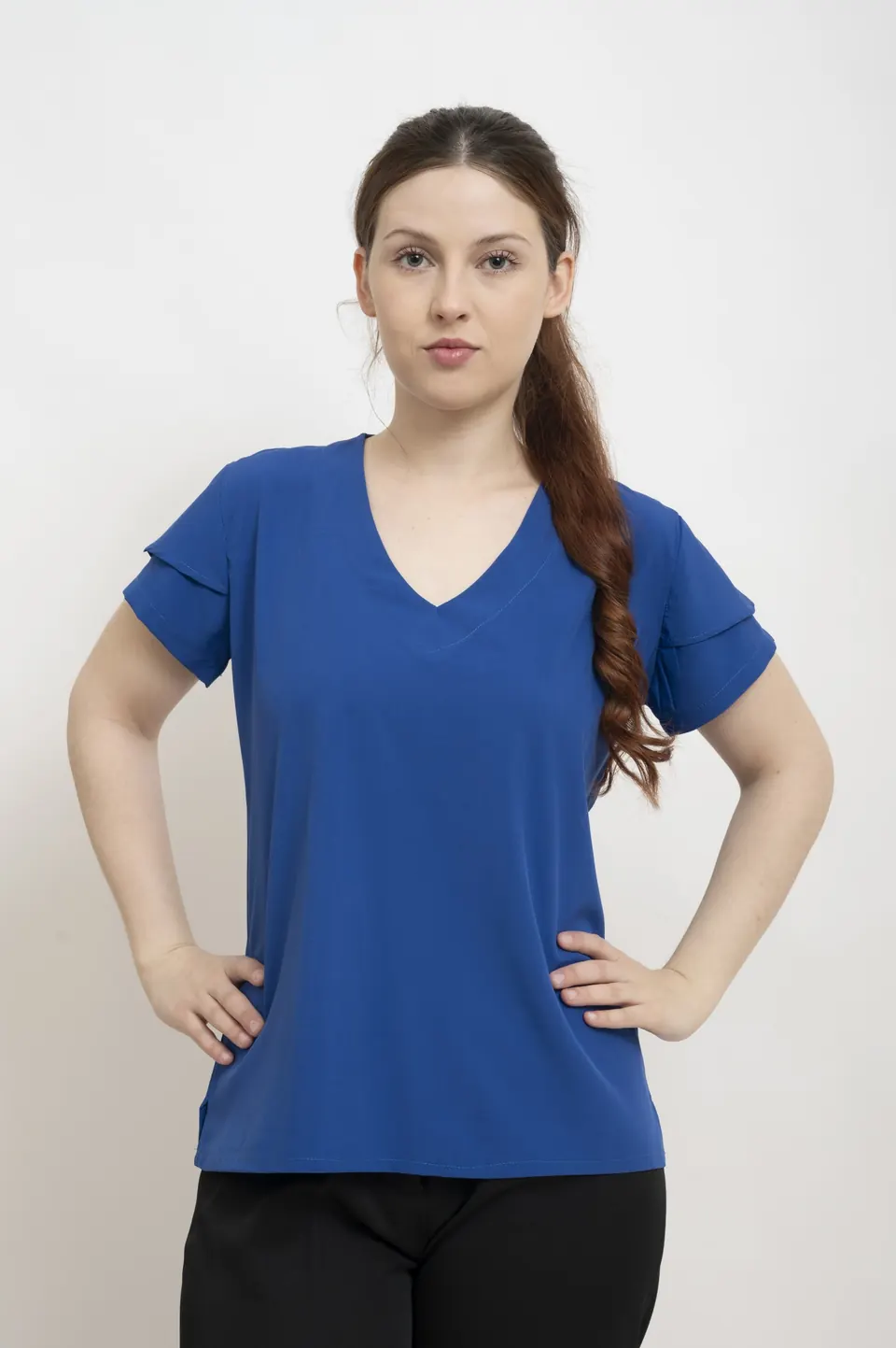 Blusa manga corta azul francia con detalle en mangas