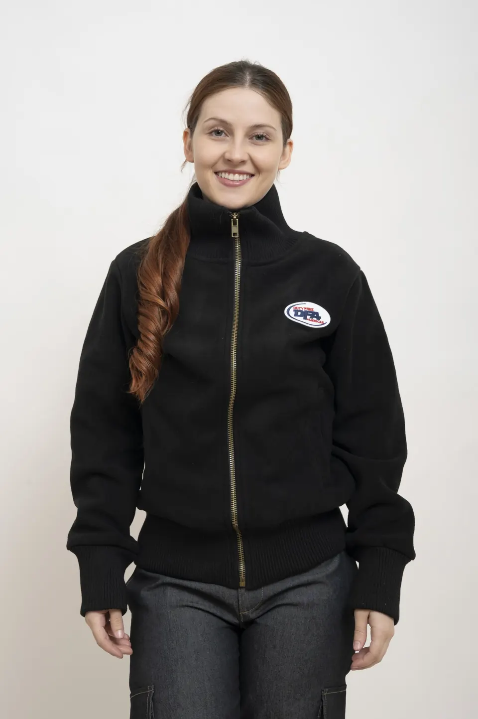 Campera polar negra con cierre