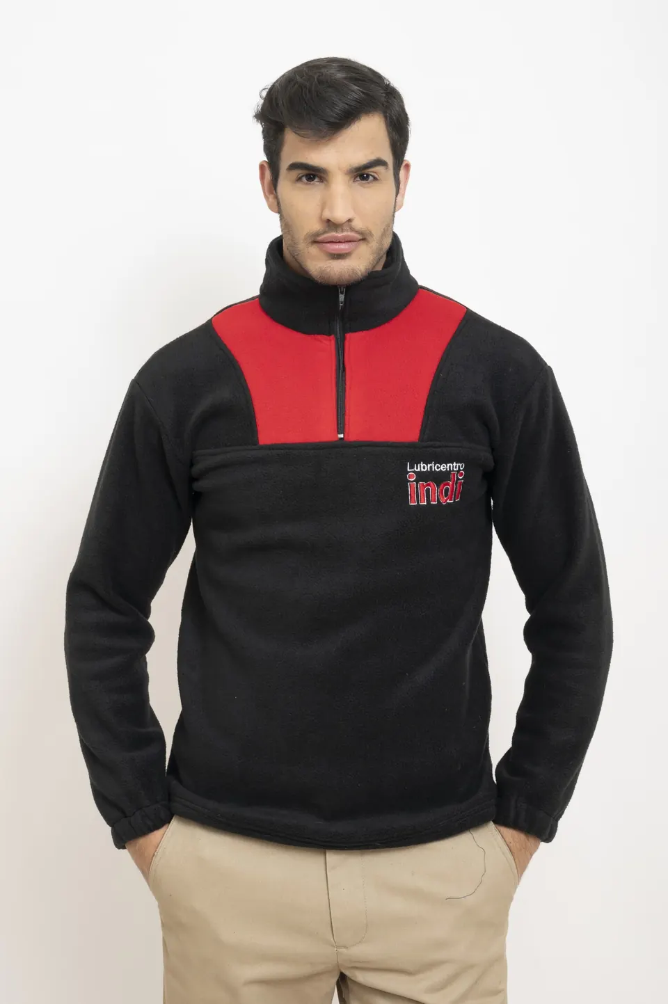 Buzo polar negro y rojo medio cierre