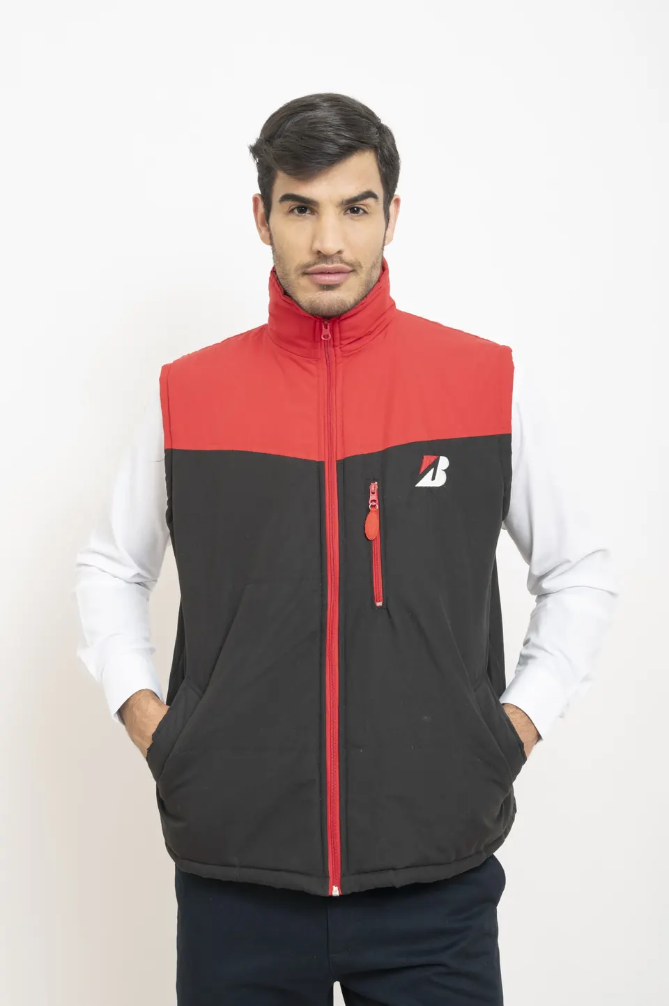 Chaleco combinado rojo y negro