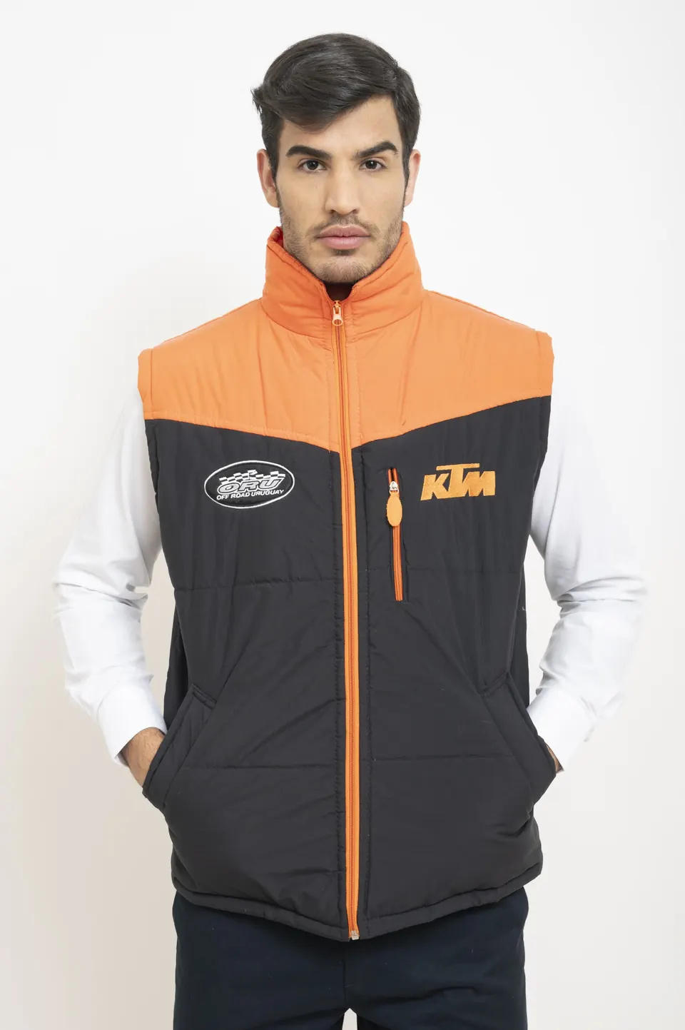 Chaleco combinado negro y naranja