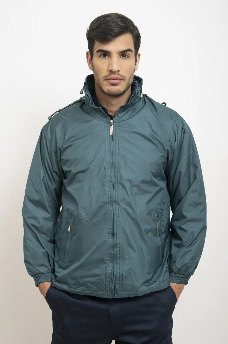 Campera verde con capucha