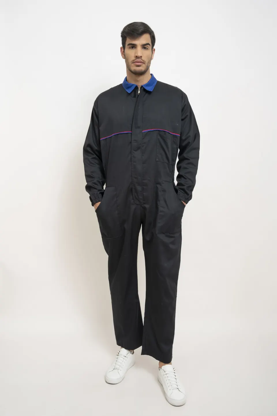 Mameluco negro con cuello azul
