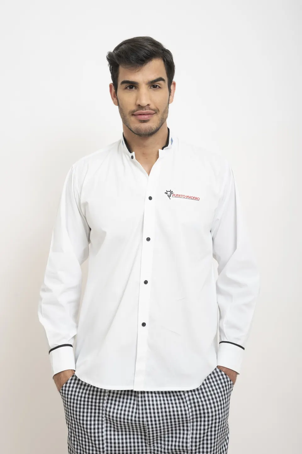 Camisa blanca cuello mao manga larga