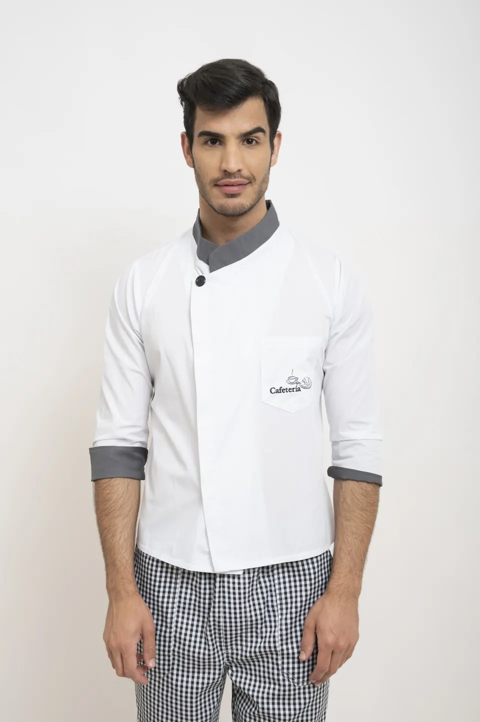 Casaca cuello mao con botones tapados